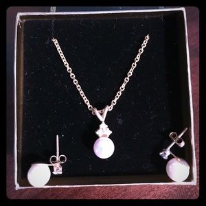 Pearl and diamond Necklace and Earrings